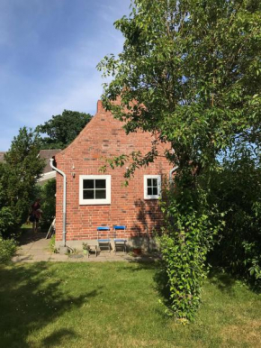 Schoenes-Ferienhaus-mit-Garten-Mid-Century-Moebeln-in-Strand-naehe-Avendorf, Burg Auf Fehmarn